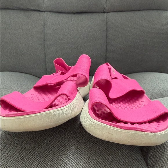 CROCS Women's Bright Pink Strappy Sandals - size 10 - Picture 8 of 9